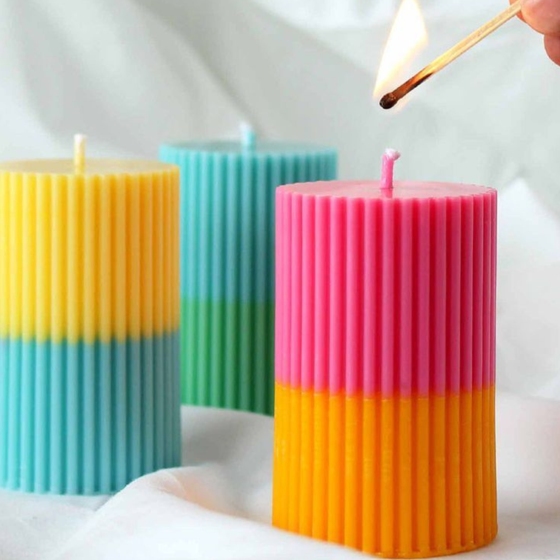 Wie macht man eine Kerze mit zwei Farben, ohne dass sie sich vermischen?