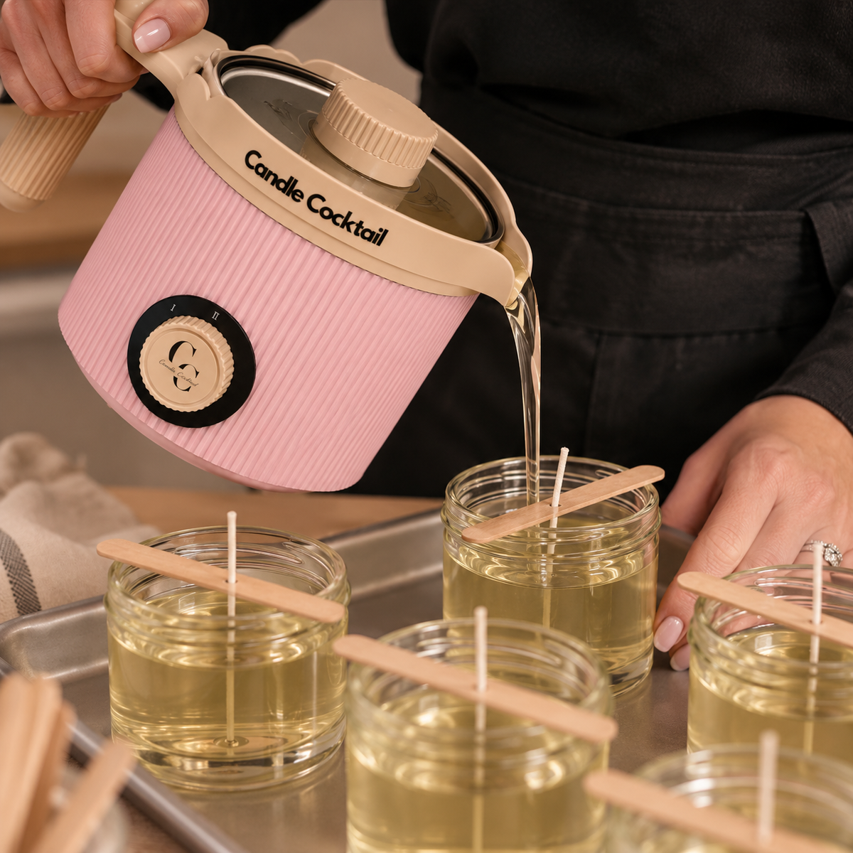 Elektrischer Wachsschmelzer mit Ausgießer 1,2 Liter | Rosa | Candle Cocktail®